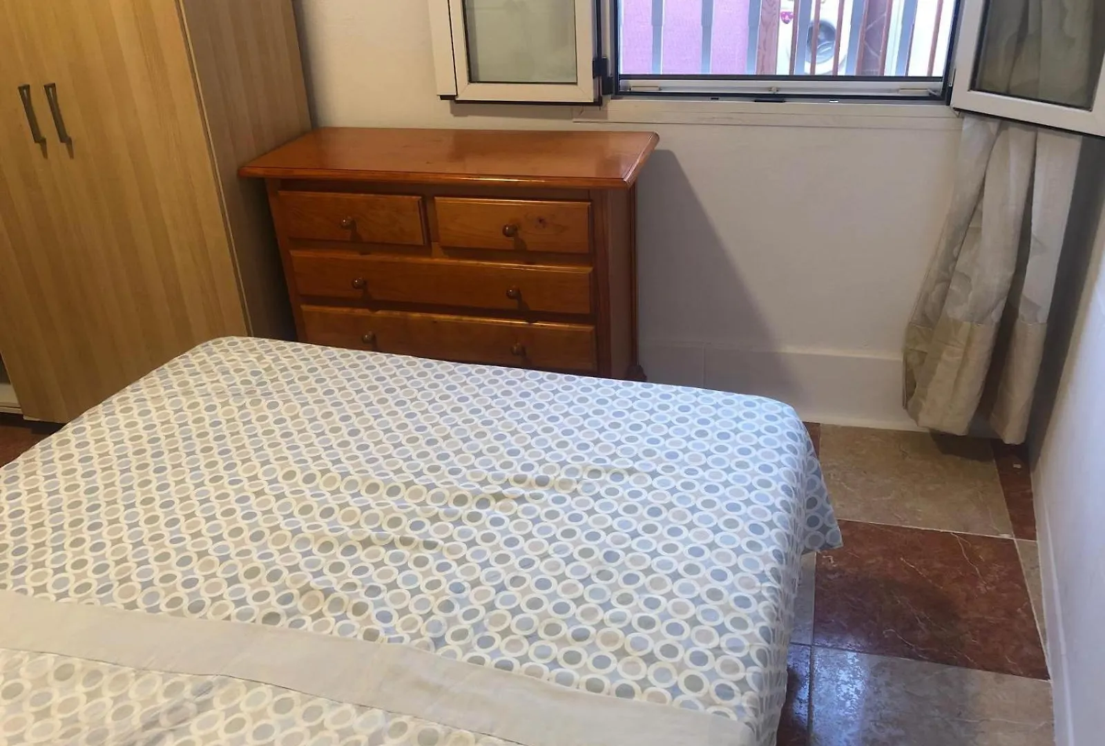 Estudio Amueblado En El Ejido 0*,  España